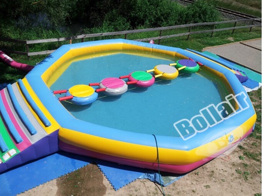 Inflatable pool with step obstacles